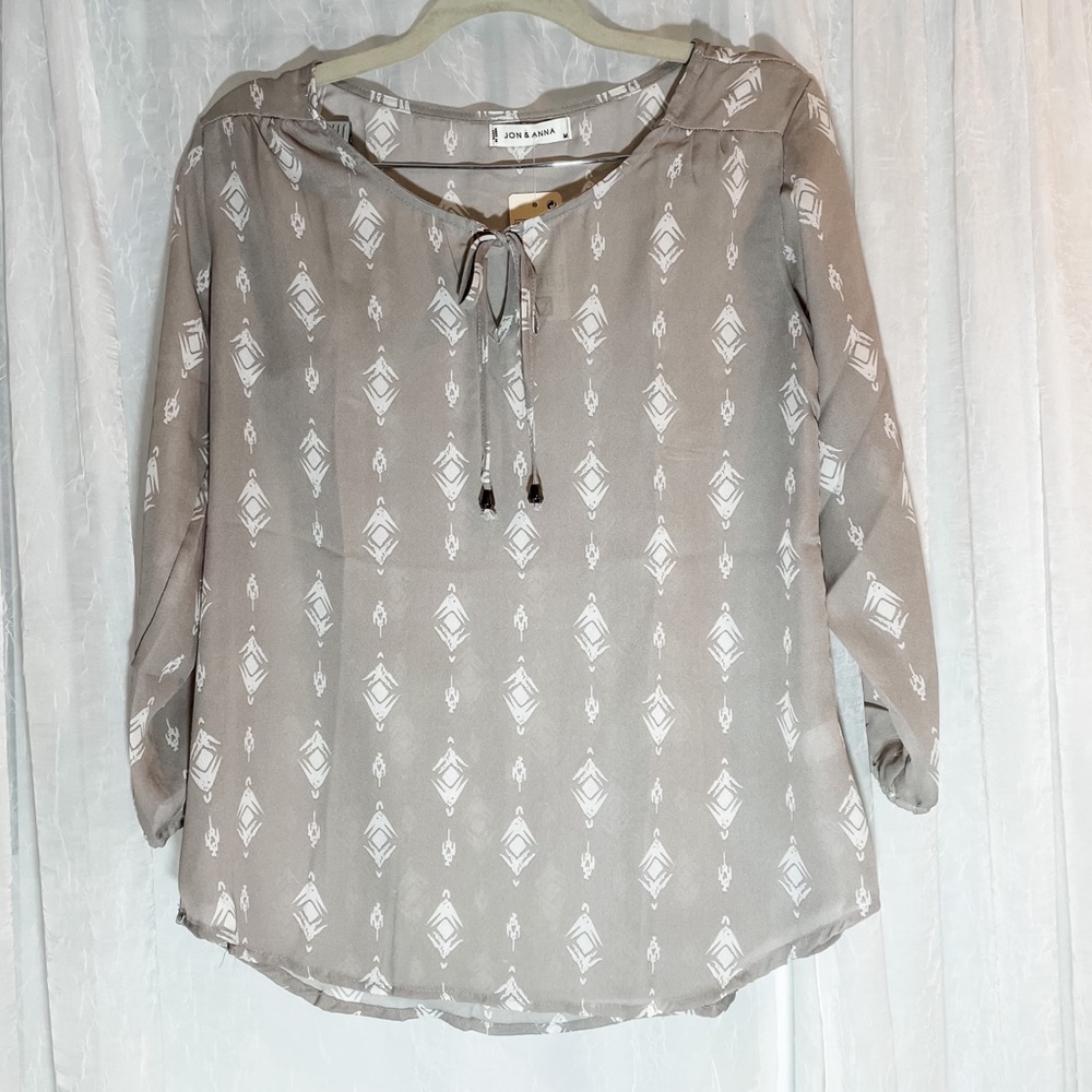 Jon & Anna Quarter a sleeve Gray Blouse Medium